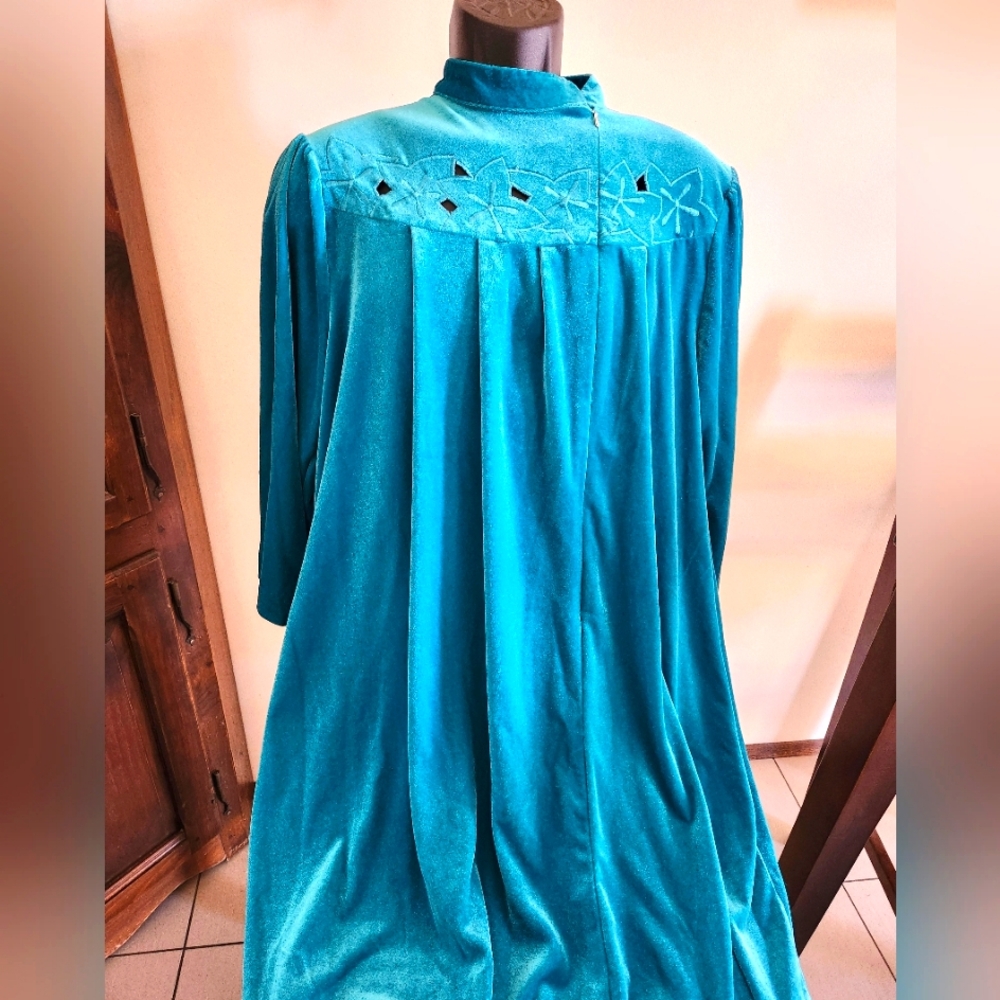 Vintage 80's teal velvet kaftan/moomoo style housecoat